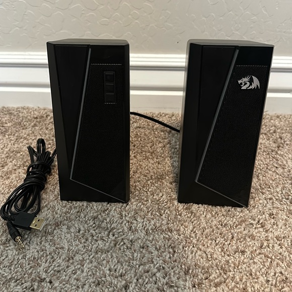Red Dragon RGB USB-A Powered Desktop Speakers - Picture 1 of 1